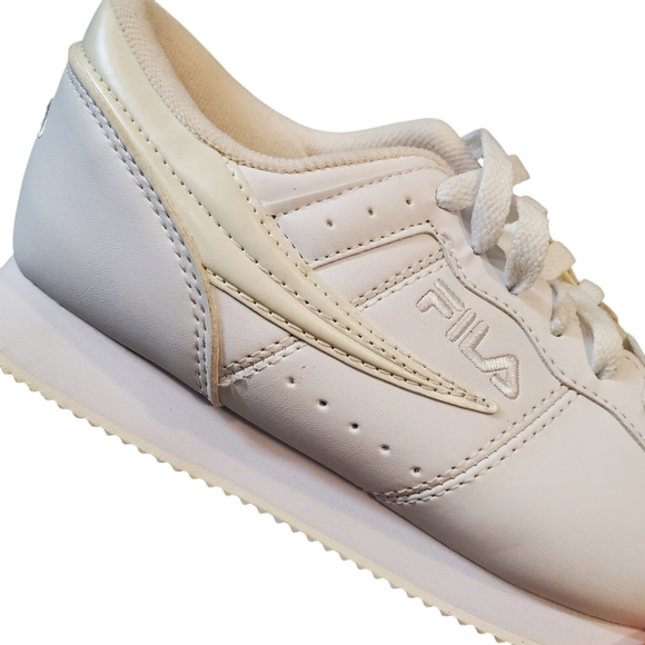 Fila Walking Shoes Womens Size 6.5 White Lace-up Low Top Sneakers - Picture 3 of 12